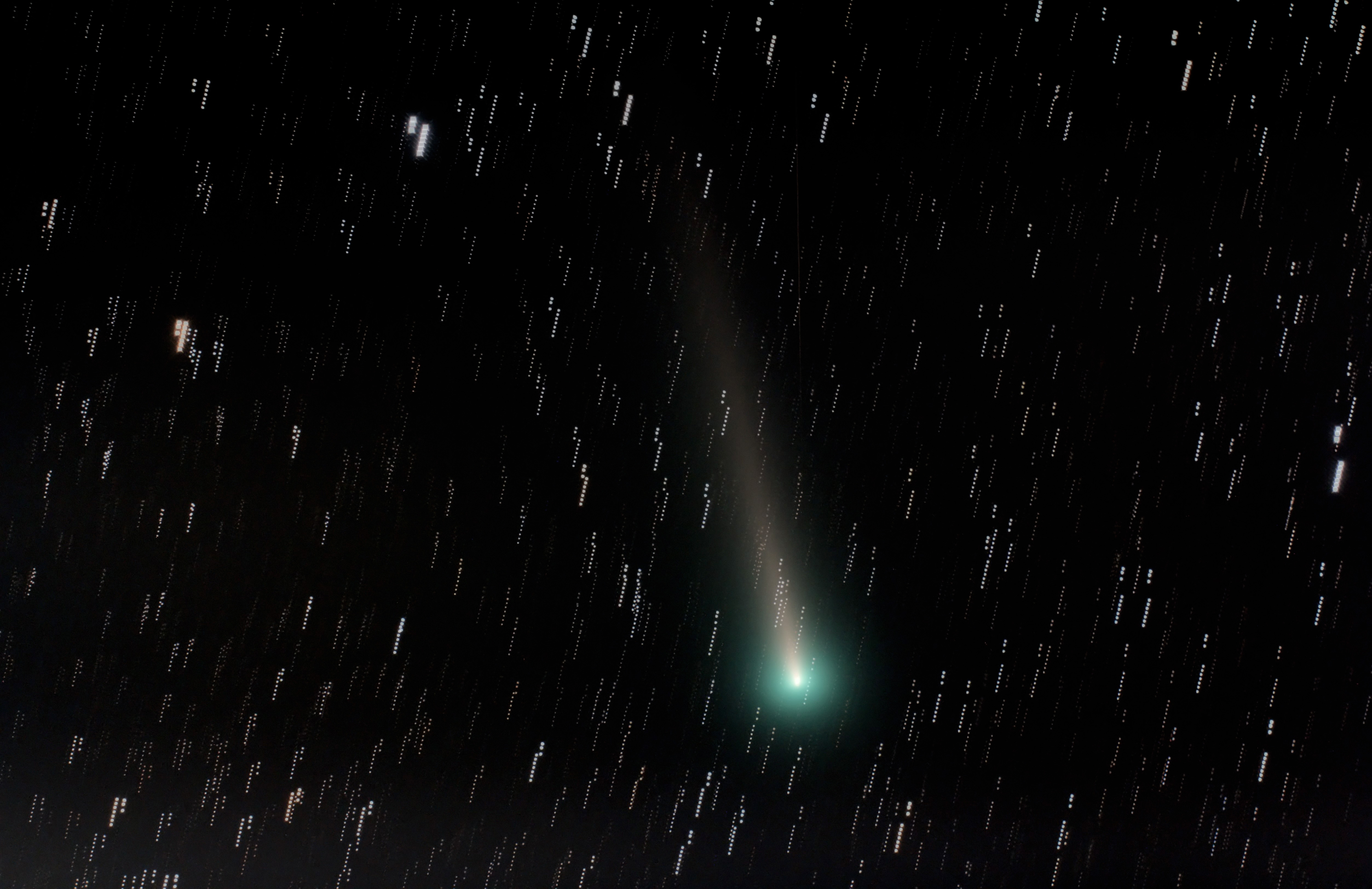 Comet_C2021A1 Leonard_211204_E160_60D_IP10-102c_filtered.jpg