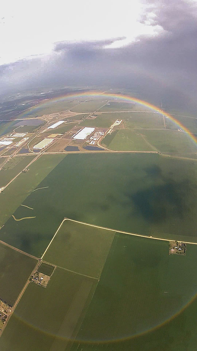 640px-Circular_rainbow.jpg