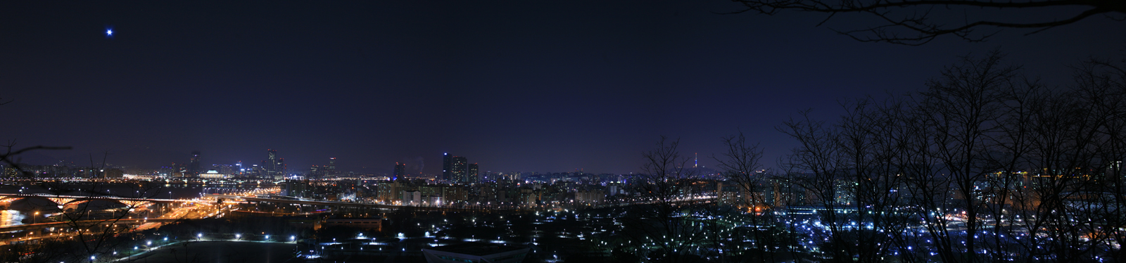 20130126_Panorama3_ps_moon_small.jpg