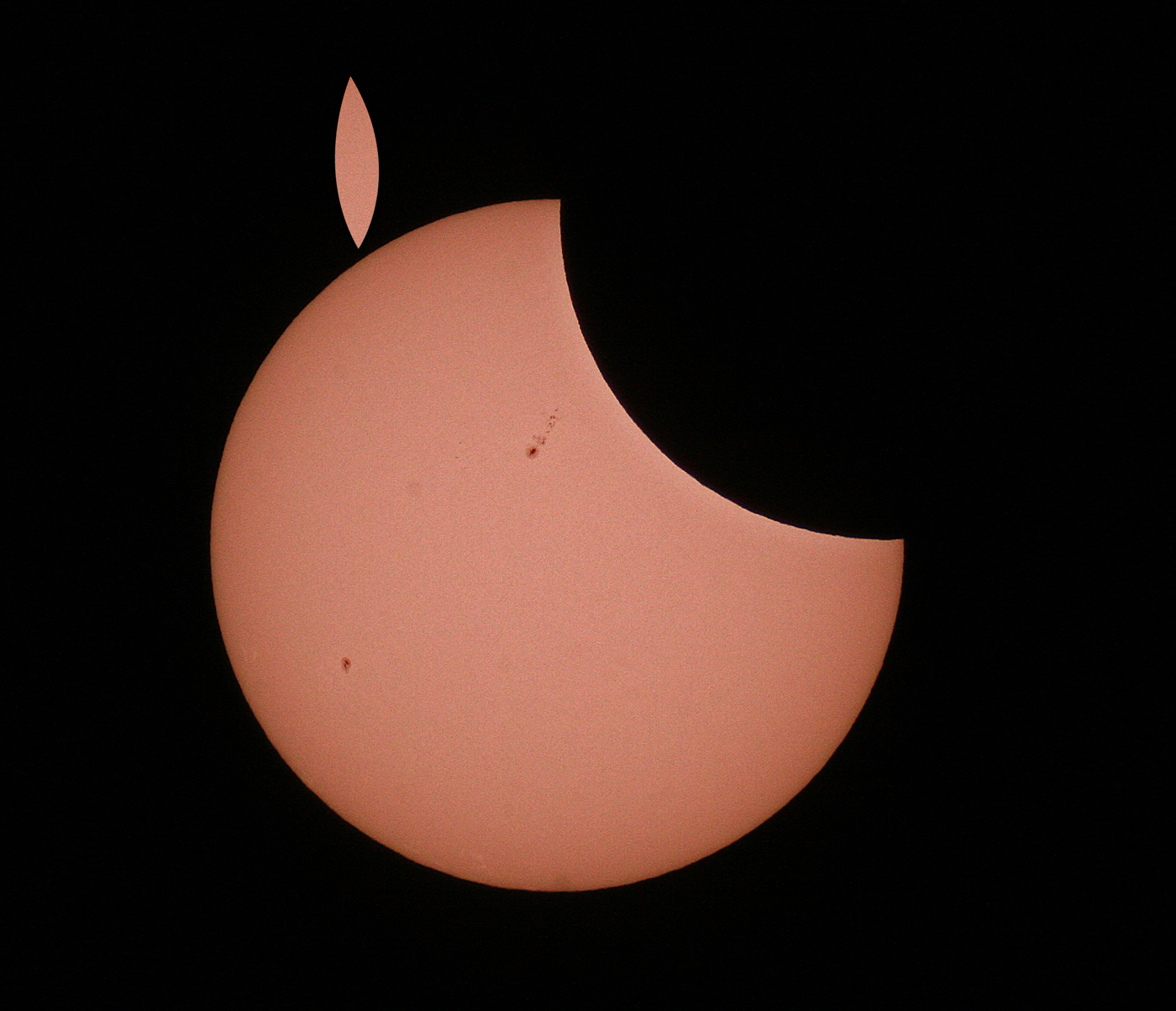 partial eclipse_apple.jpg